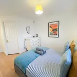 3 Bedroom Flat With Free Secured Parking In Borough Near The Shard, Bermondsey