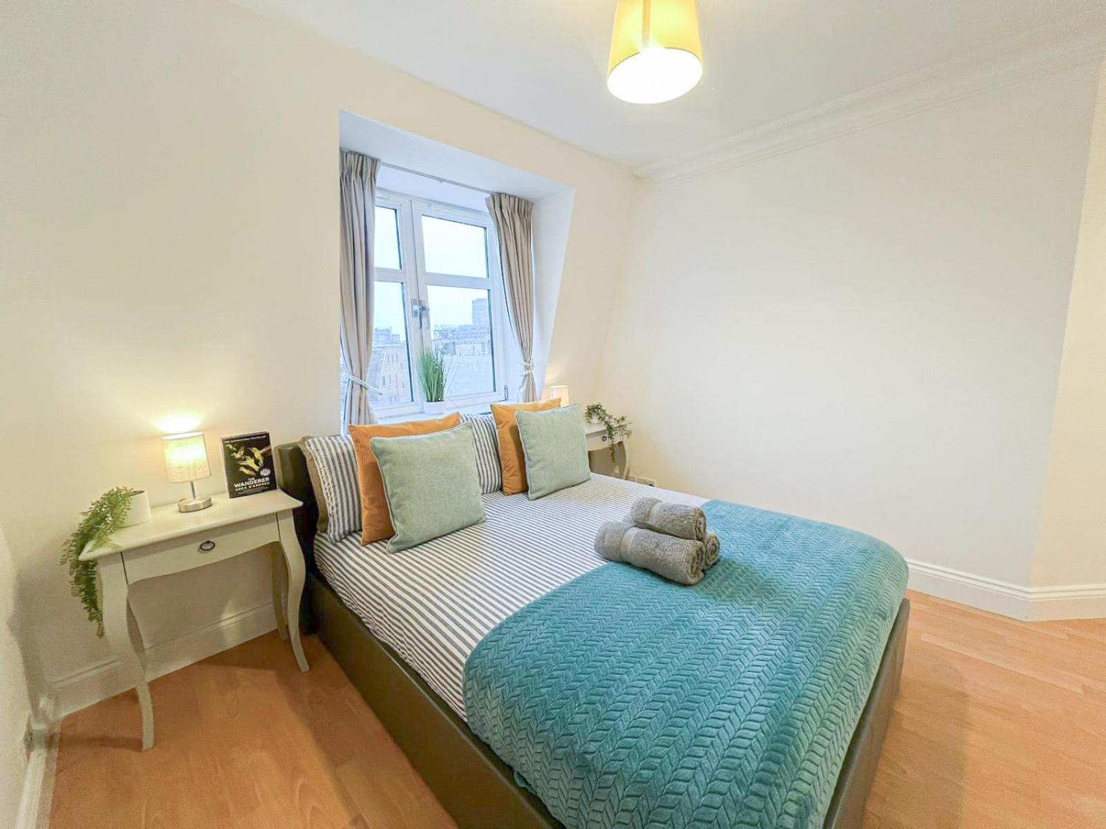 3 Bedroom Flat With Free Secured Parking In Borough Near The Shard, Bermondsey Londres