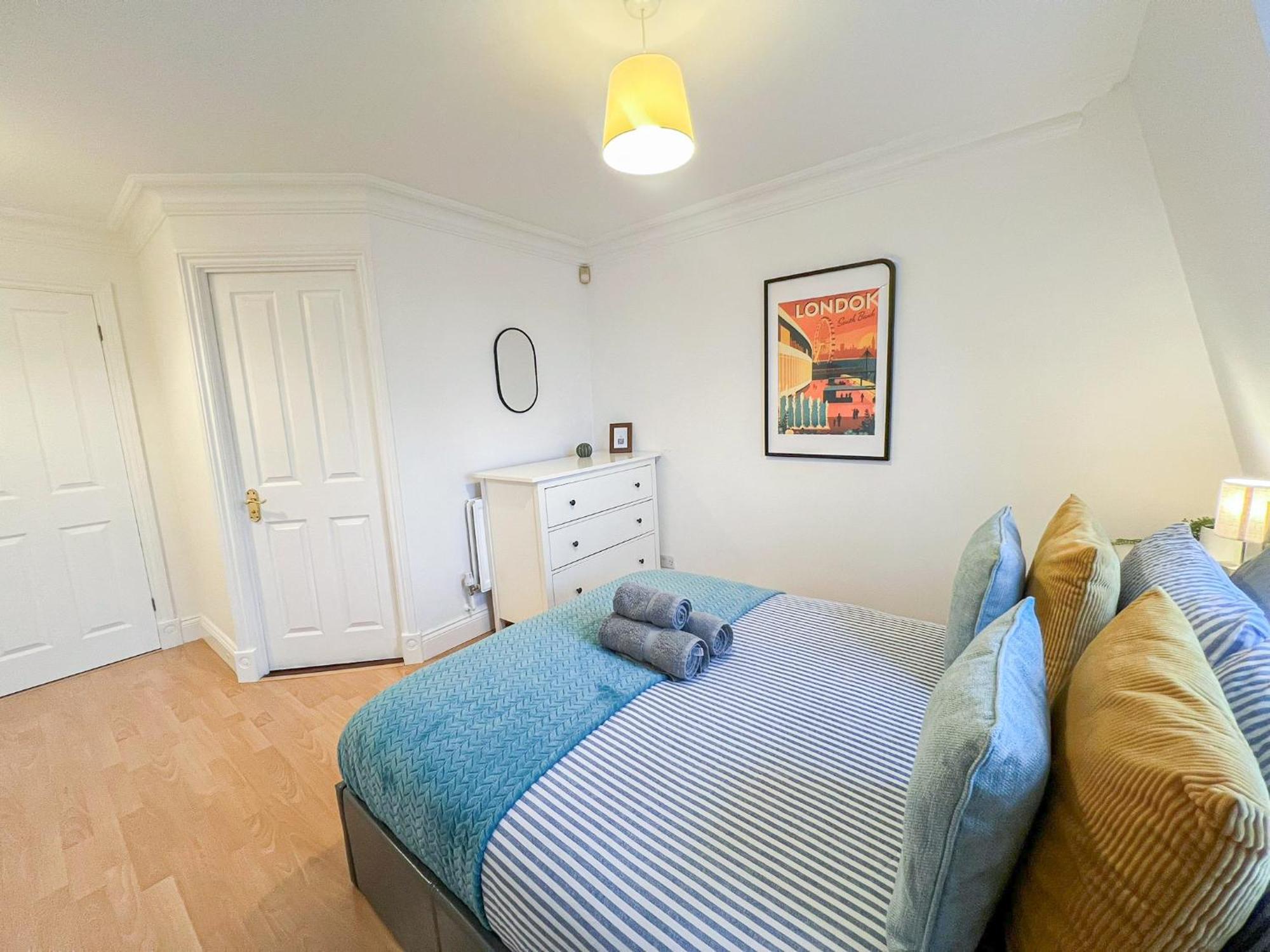 3 Bedroom Flat With Free Secured Parking In Borough Near The Shard, Bermondsey Londres
