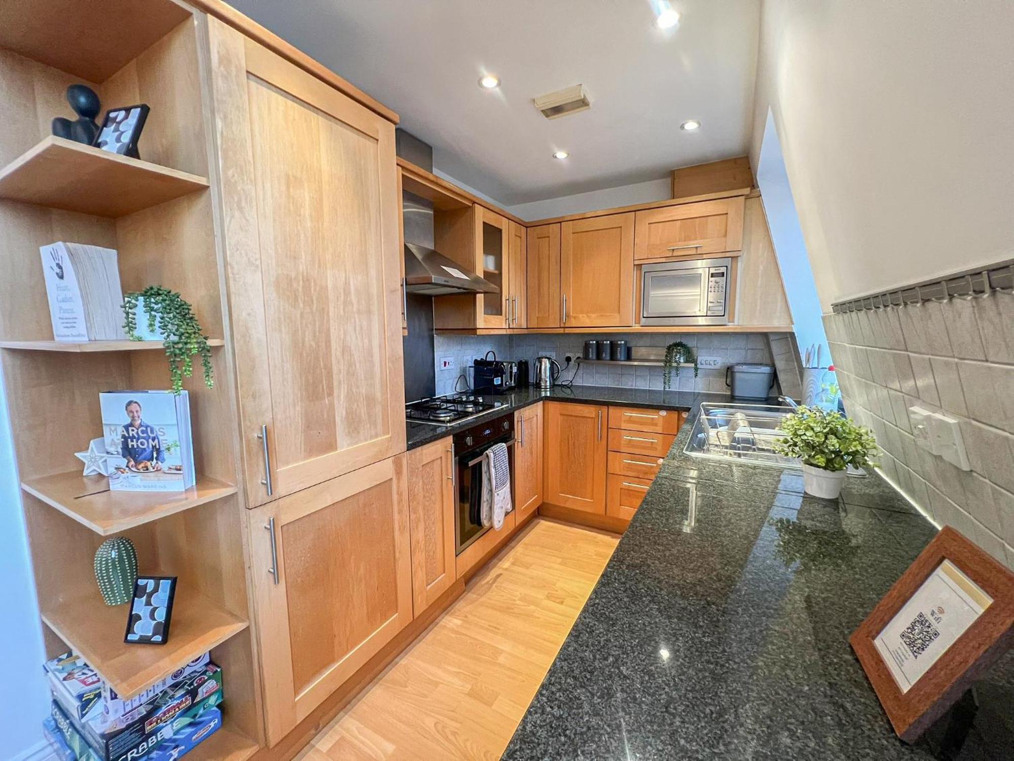 3 Bedroom Flat With Free Secured Parking In Borough Near The Shard, Bermondsey Apartment London