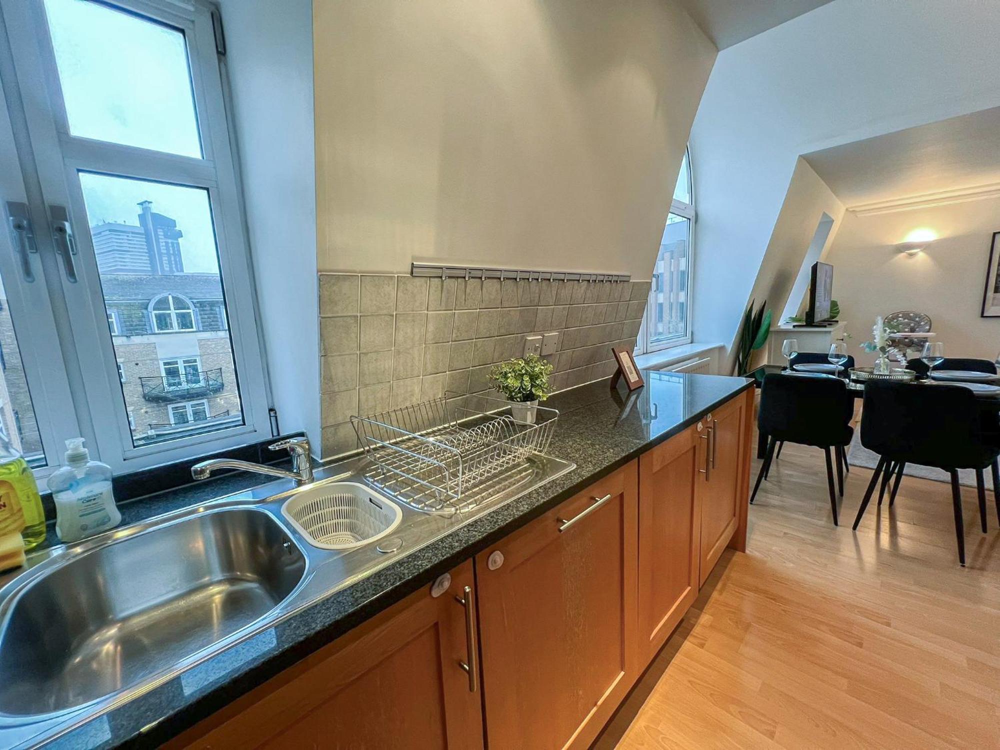 Apartamento 3 Bedroom Flat With Free Secured Parking In Borough Near The Shard, Bermondsey Londres