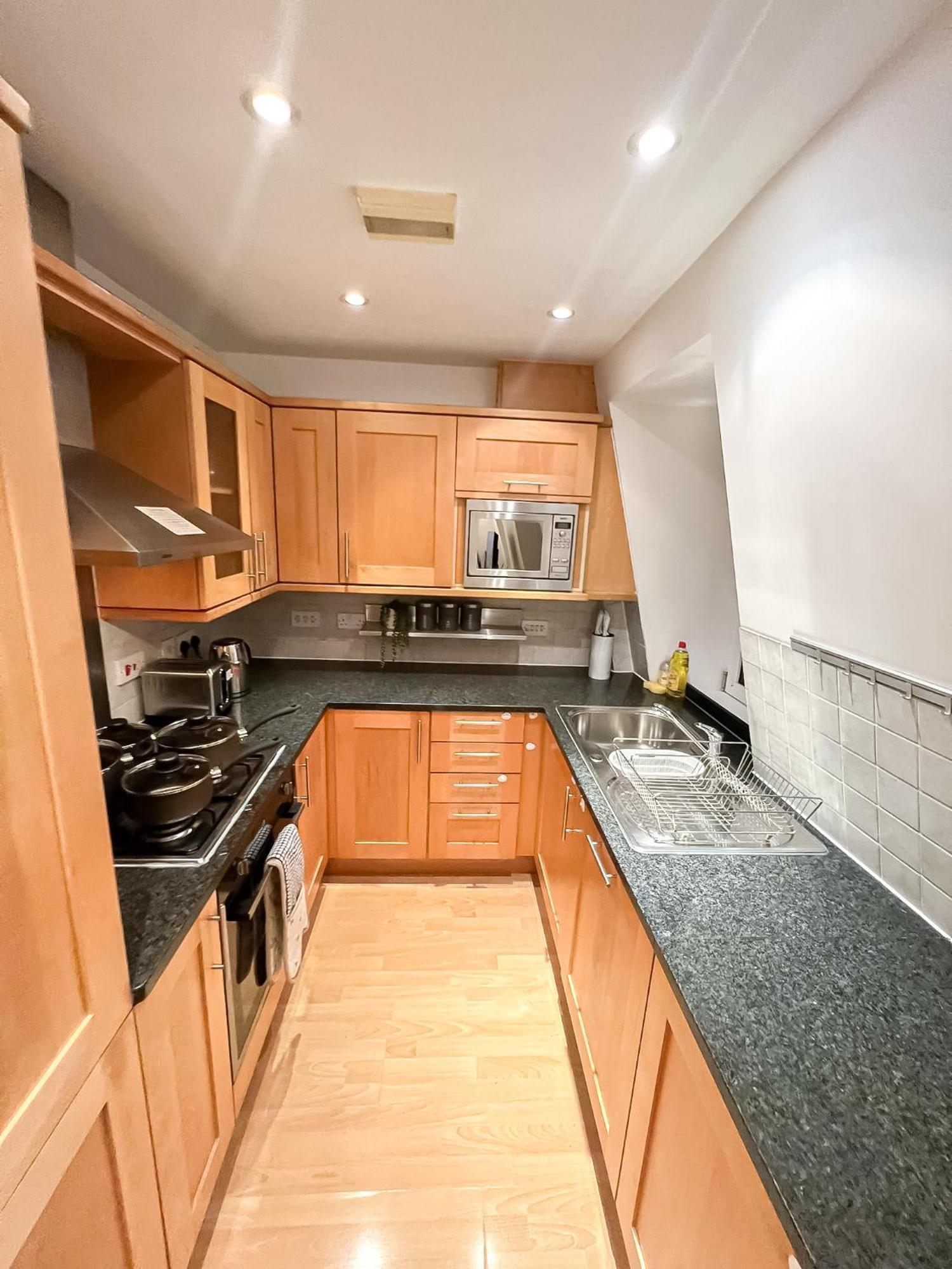 3 Bedroom Flat With Free Secured Parking In Borough Near The Shard, Bermondsey Londres